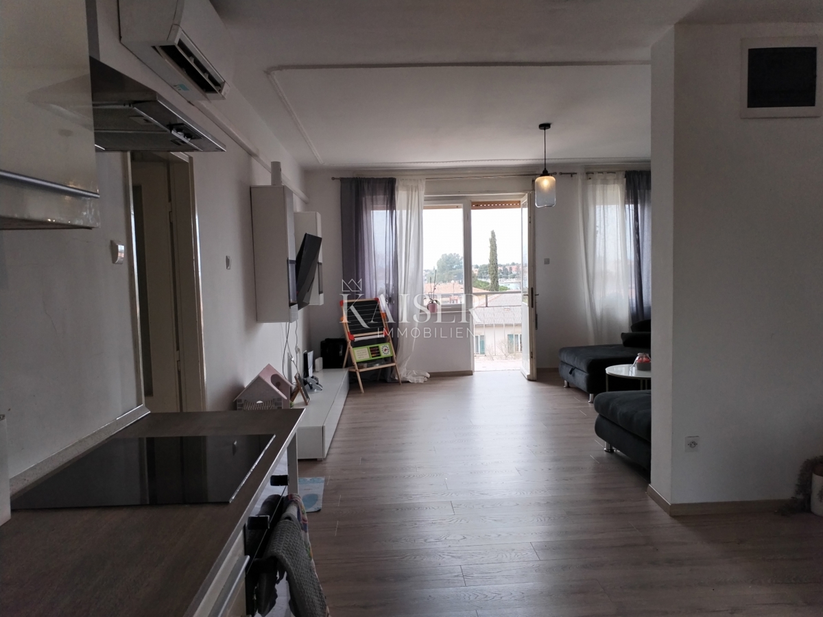 Istra, Umag, dvosobno stanovanje s pogledom na morje, 80m2