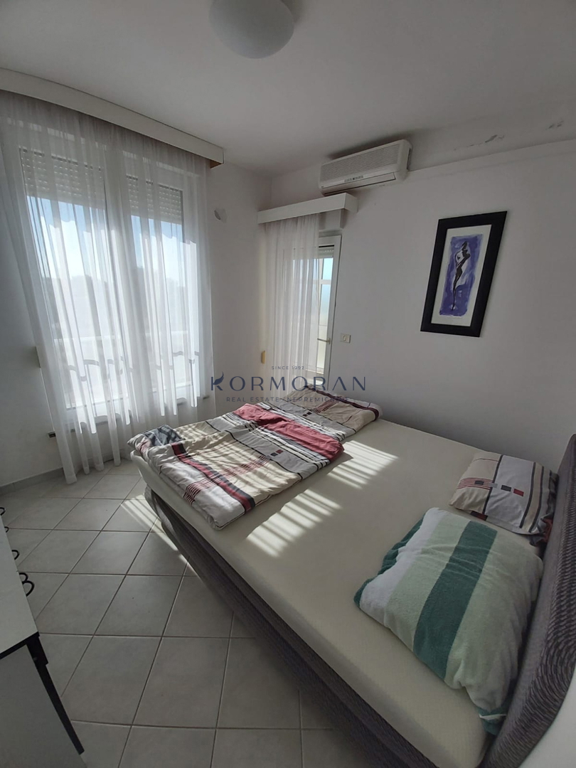 Prostorno stanovanje s čudovitim pogledom na morje!