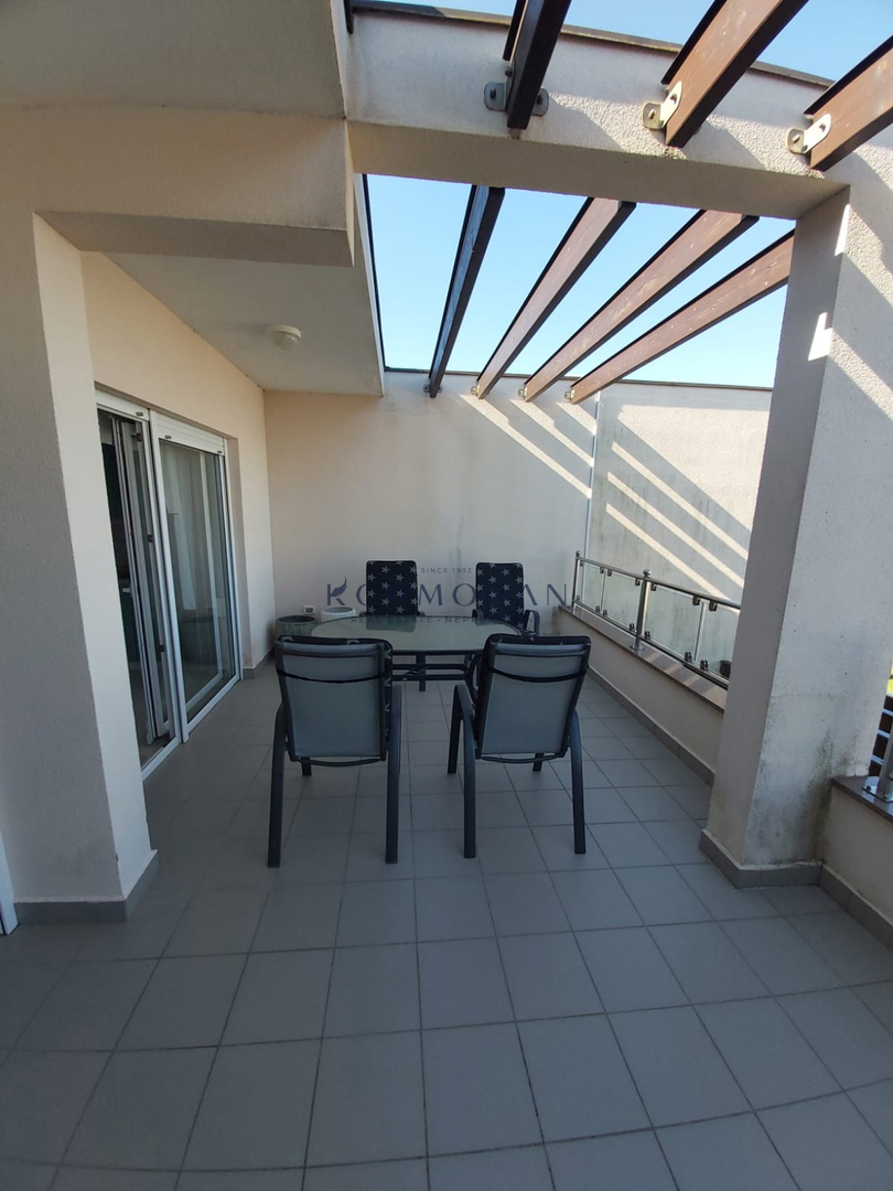 Prostorno stanovanje s čudovitim pogledom na morje!