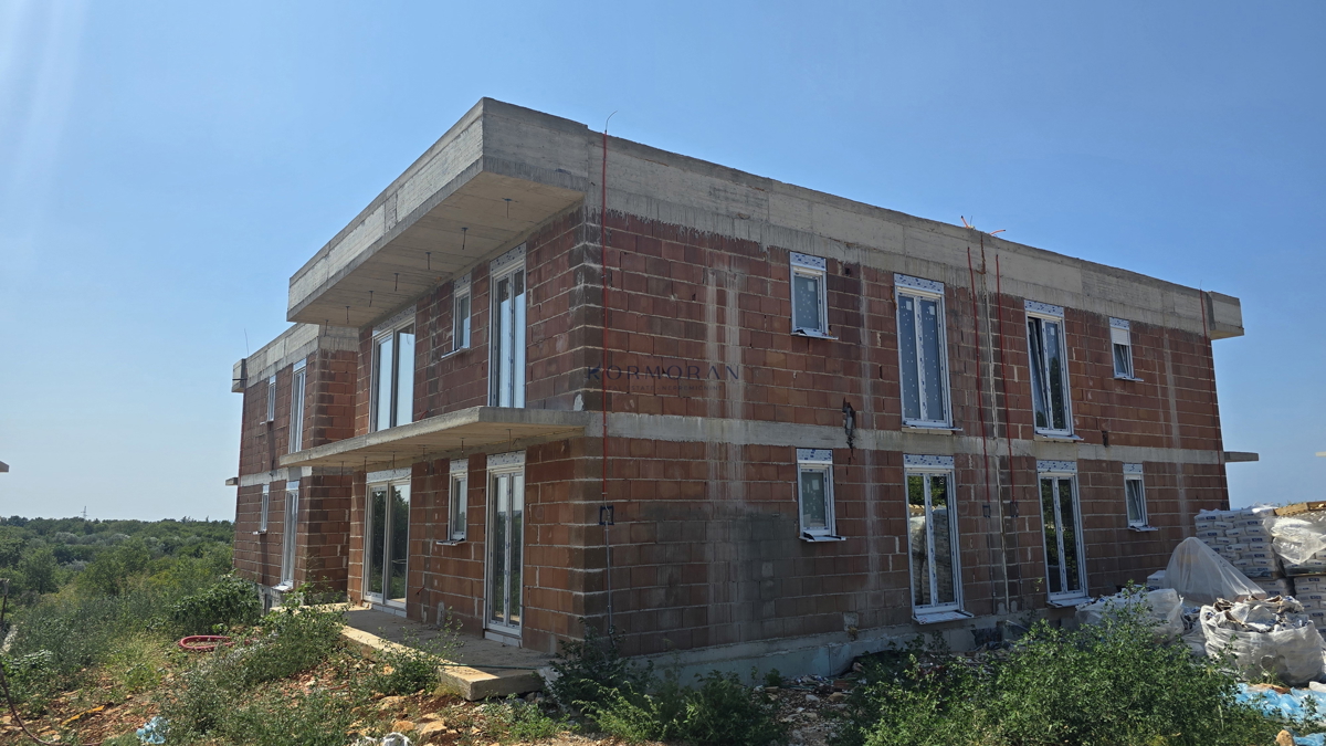 Čudovit manjši objekt v bližini Umaga