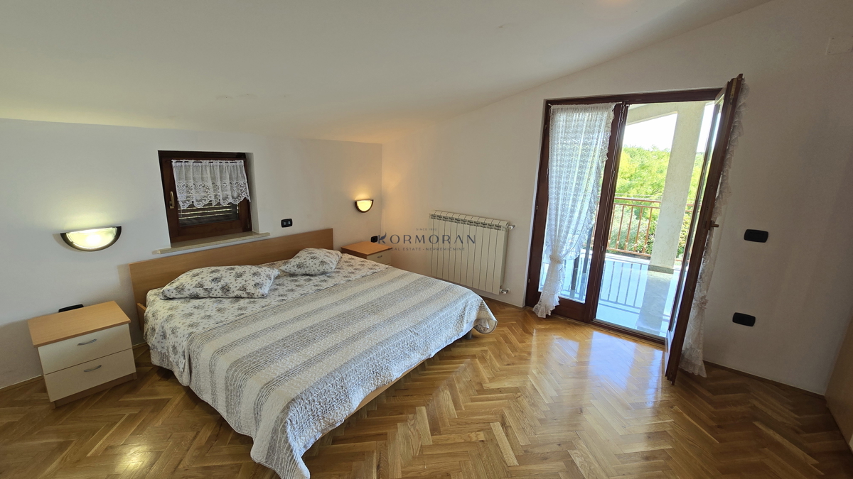 HIŽA V LOVREČICI 400