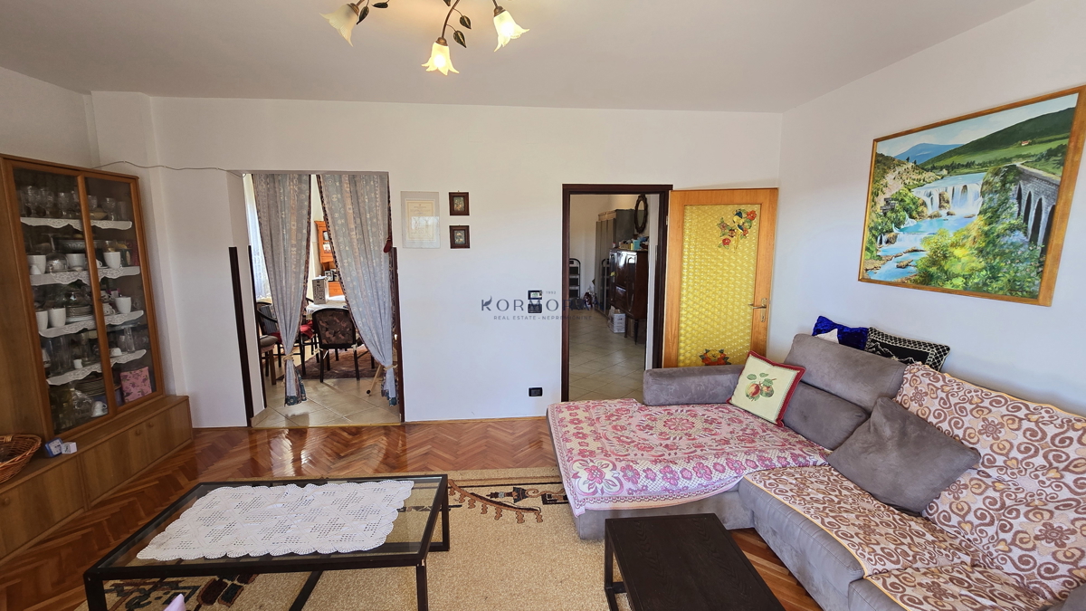 HIŽA V LOVREČICI 400