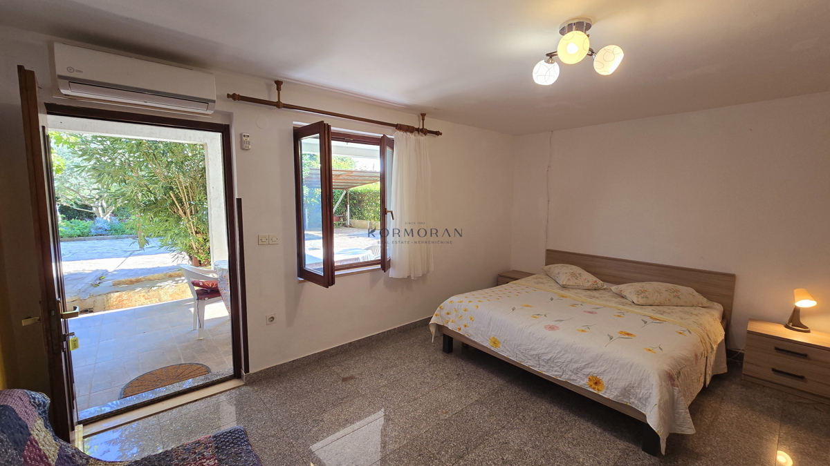 HIŽA V LOVREČICI 400