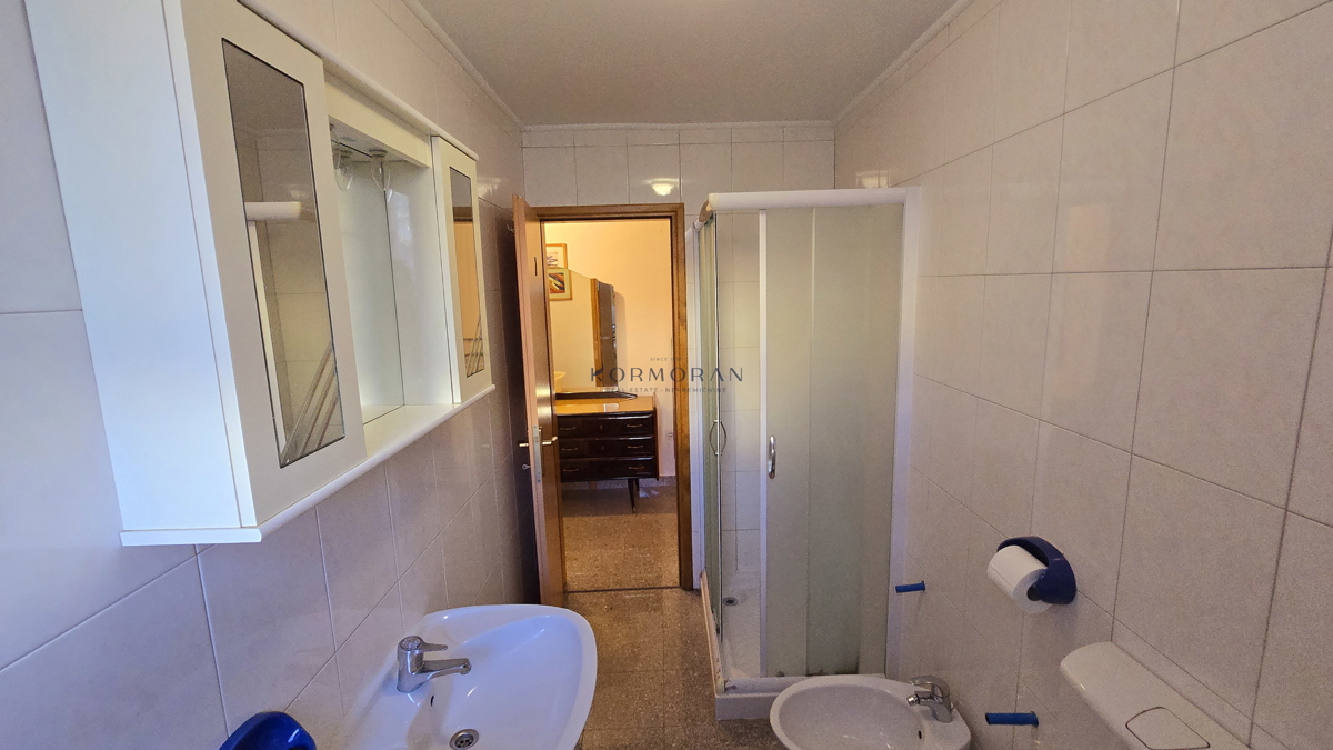 HIŽA V LOVREČICI 400