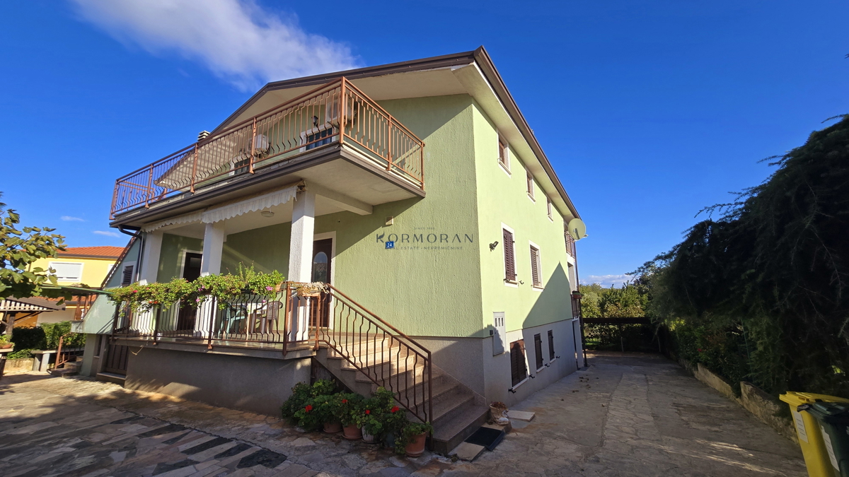 HIŽA V LOVREČICI 400