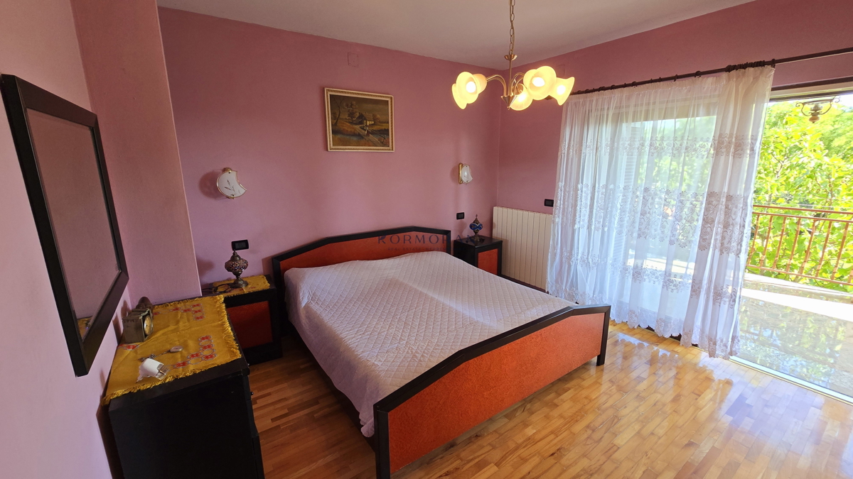 HIŽA V LOVREČICI 400