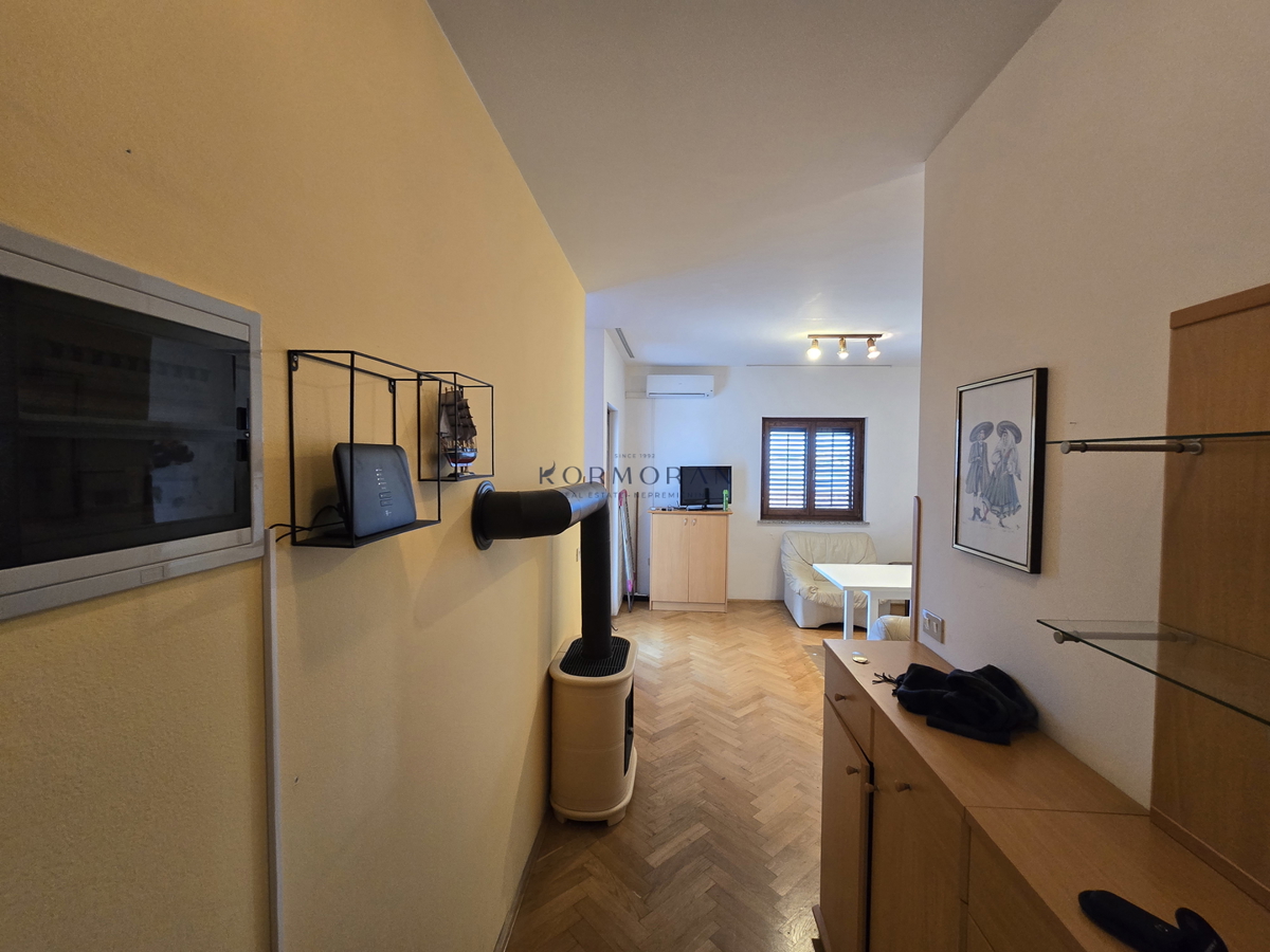 Stanovanje - Crveni Vrh