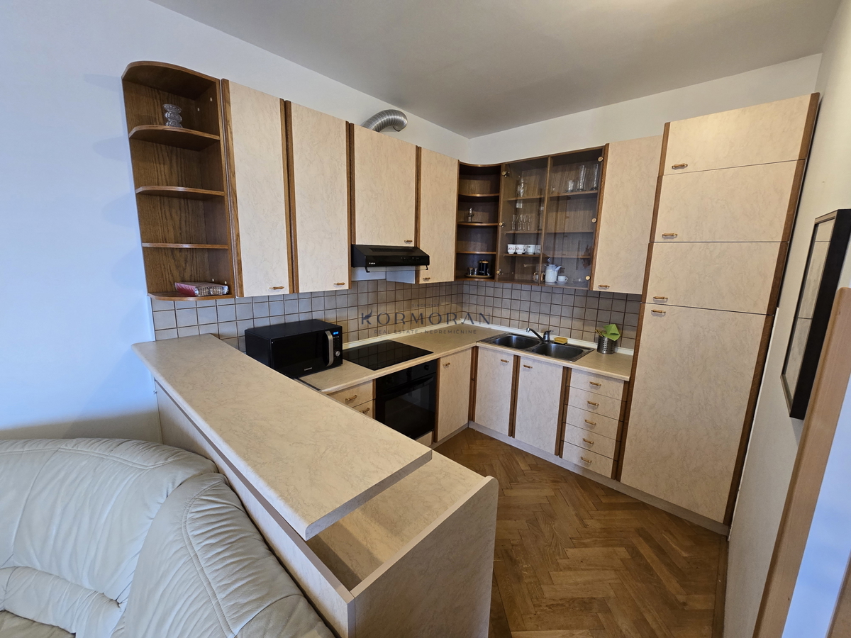 Stanovanje - Crveni Vrh