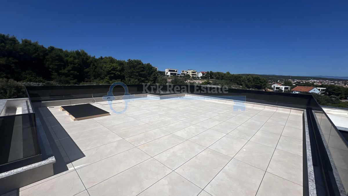 KRK - PENTHOUSE S STREŠNO TERASO, NOVOGRADNJA