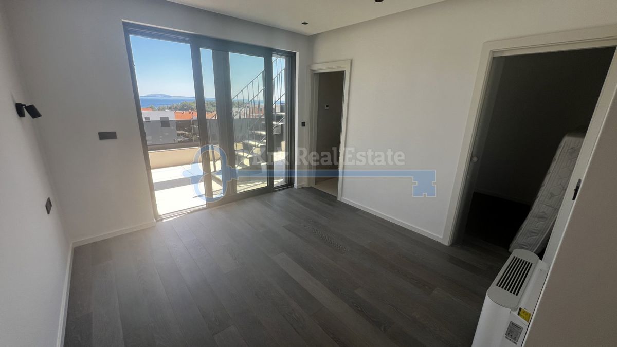 KRK - PENTHOUSE S STREŠNO TERASO, NOVOGRADNJA