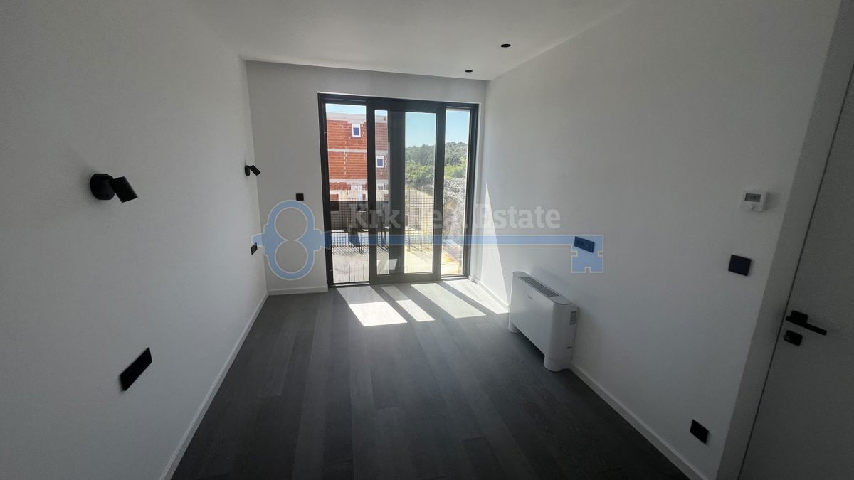 KRK - PENTHOUSE S STREŠNO TERASO, NOVOGRADNJA