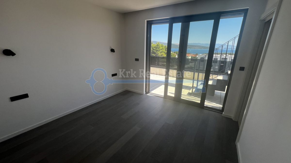 KRK - PENTHOUSE S STREŠNO TERASO, NOVOGRADNJA