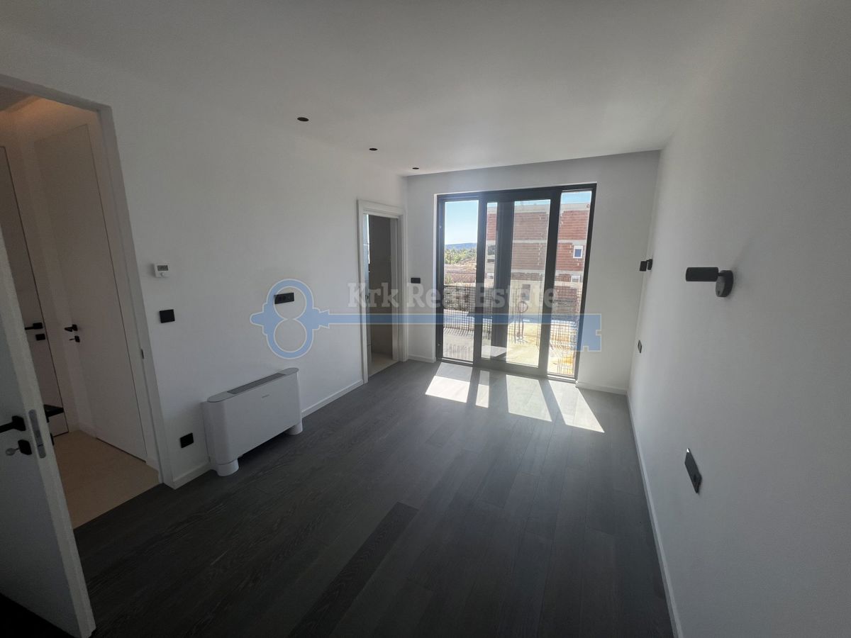 KRK - PENTHOUSE S STREŠNO TERASO, NOVOGRADNJA