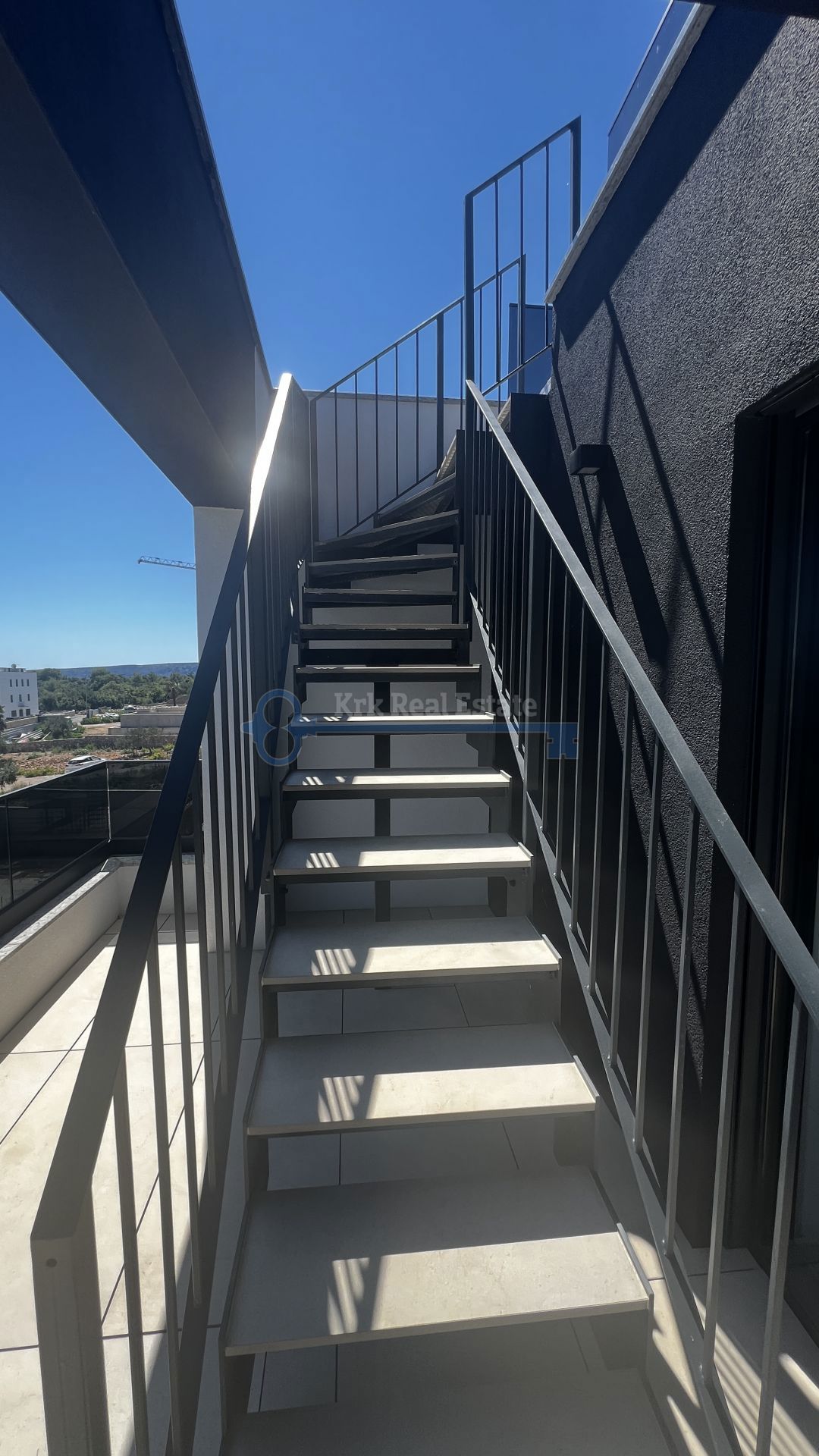 KRK - PENTHOUSE S STREŠNO TERASO, NOVOGRADNJA