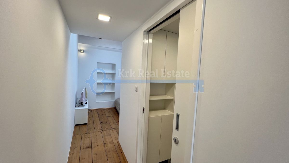 OTOK KRK - PUNAT - RENOVIRANA HIŠA V STAROM MESTU Z DVEMA APARTMAJEMA IN VRTOM