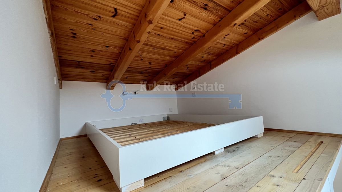 OTOK KRK - PUNAT - RENOVIRANA HIŠA V STAROM MESTU Z DVEMA APARTMAJEMA IN VRTOM