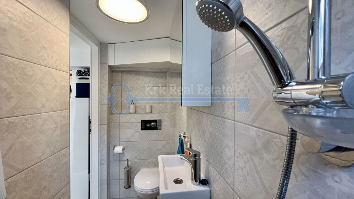 OTOK KRK - PUNAT - RENOVIRANA HIŠA V STAROM MESTU Z DVEMA APARTMAJEMA IN VRTOM
