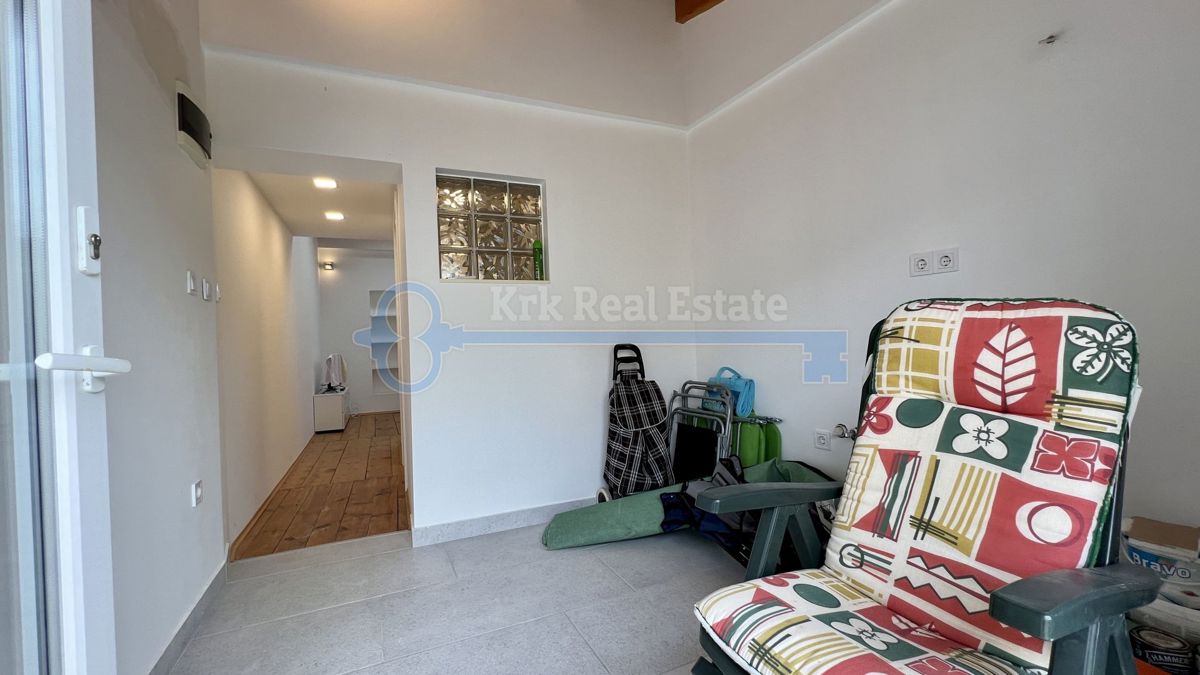 OTOK KRK - PUNAT - RENOVIRANA HIŠA V STAROM MESTU Z DVEMA APARTMAJEMA IN VRTOM