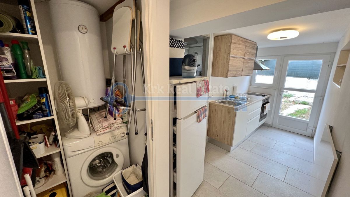 OTOK KRK - PUNAT - RENOVIRANA HIŠA V STAROM MESTU Z DVEMA APARTMAJEMA IN VRTOM