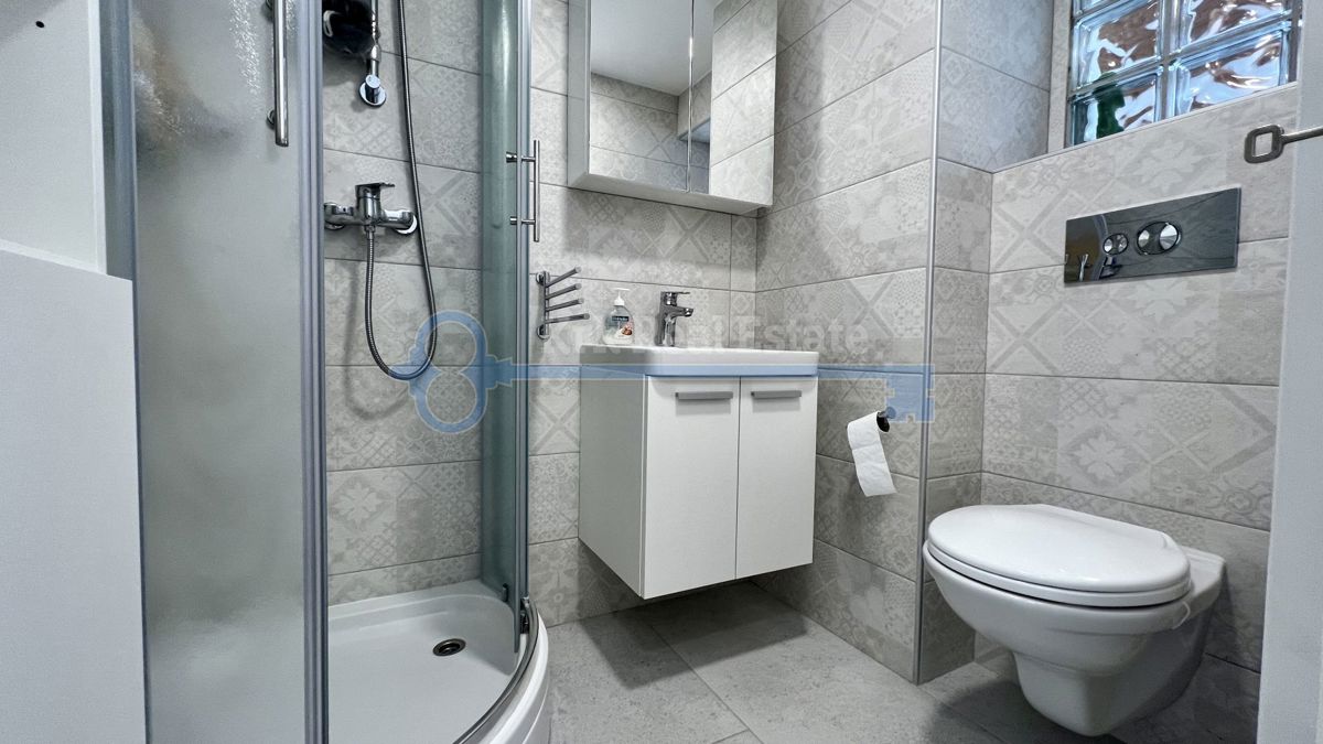 OTOK KRK - PUNAT - RENOVIRANA HIŠA V STAROM MESTU Z DVEMA APARTMAJEMA IN VRTOM