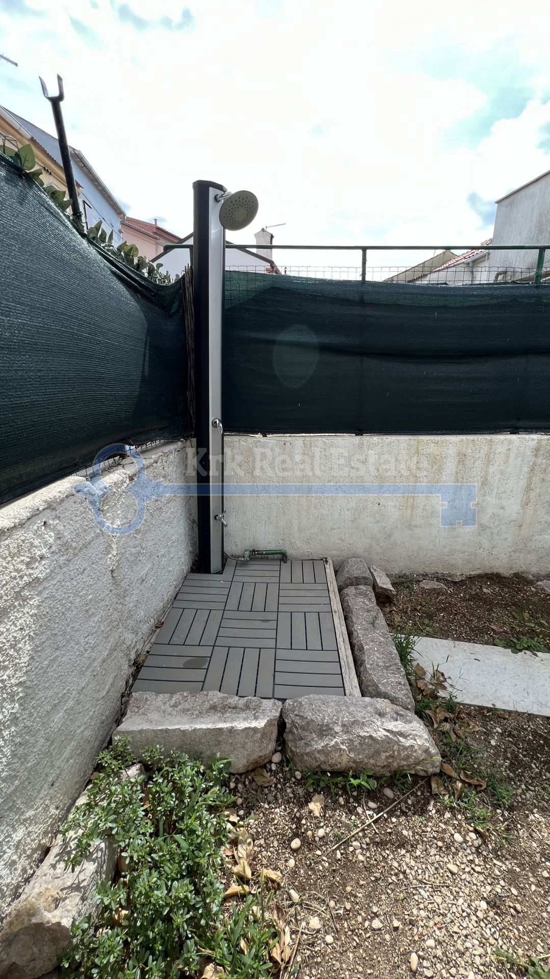 OTOK KRK - PUNAT - RENOVIRANA HIŠA V STAROM MESTU Z DVEMA APARTMAJEMA IN VRTOM