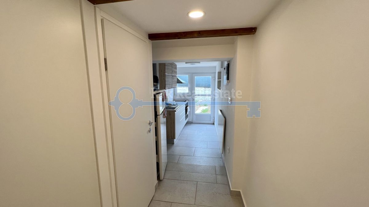 OTOK KRK - PUNAT - RENOVIRANA HIŠA V STAROM MESTU Z DVEMA APARTMAJEMA IN VRTOM