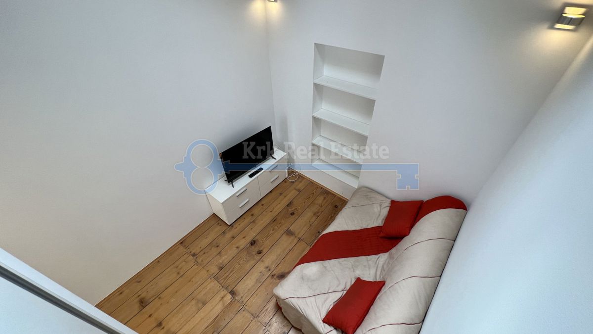 OTOK KRK - PUNAT - RENOVIRANA HIŠA V STAROM MESTU Z DVEMA APARTMAJEMA IN VRTOM