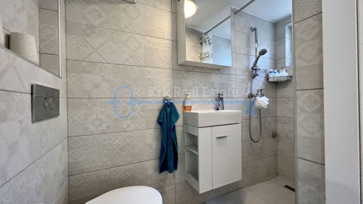 OTOK KRK - PUNAT - RENOVIRANA HIŠA V STAROM MESTU Z DVEMA APARTMAJEMA IN VRTOM