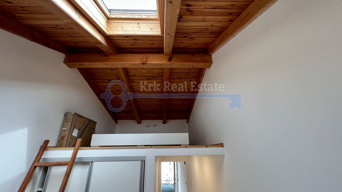 OTOK KRK - PUNAT - RENOVIRANA HIŠA V STAROM MESTU Z DVEMA APARTMAJEMA IN VRTOM