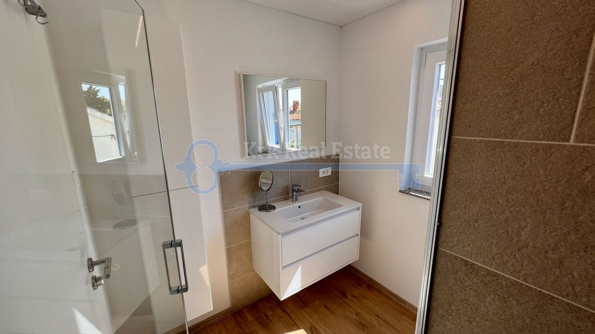 ODLIČNA PRILOŽNOST! PUNAT - RENOVIRANA HIŠA Z DVEMA APARTMAJEMA