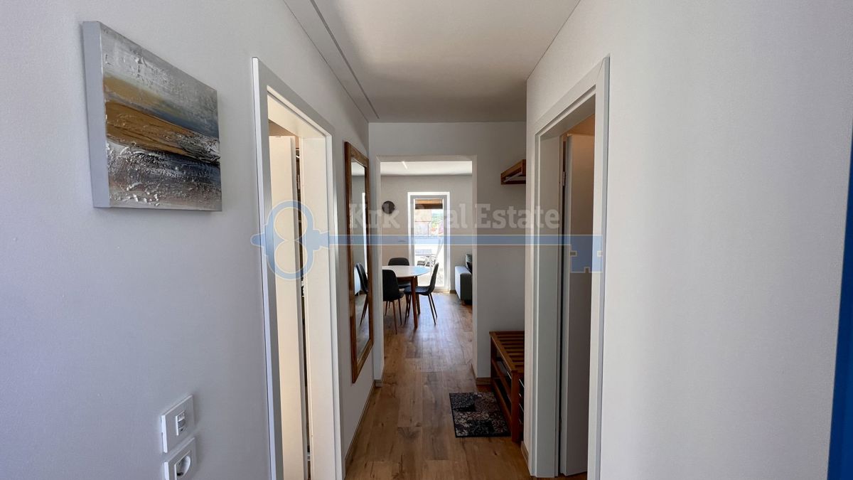 ODLIČNA PRILOŽNOST! PUNAT - RENOVIRANA HIŠA Z DVEMA APARTMAJEMA