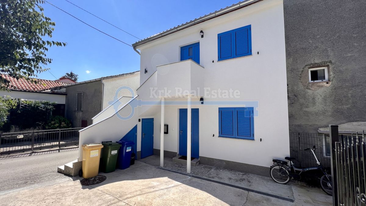 ODLIČNA PRILOŽNOST! PUNAT - RENOVIRANA HIŠA Z DVEMA APARTMAJEMA
