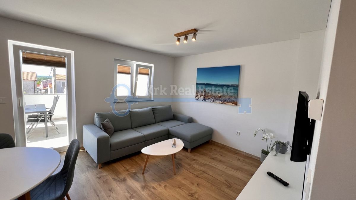 ODLIČNA PRILOŽNOST! PUNAT - RENOVIRANA HIŠA Z DVEMA APARTMAJEMA