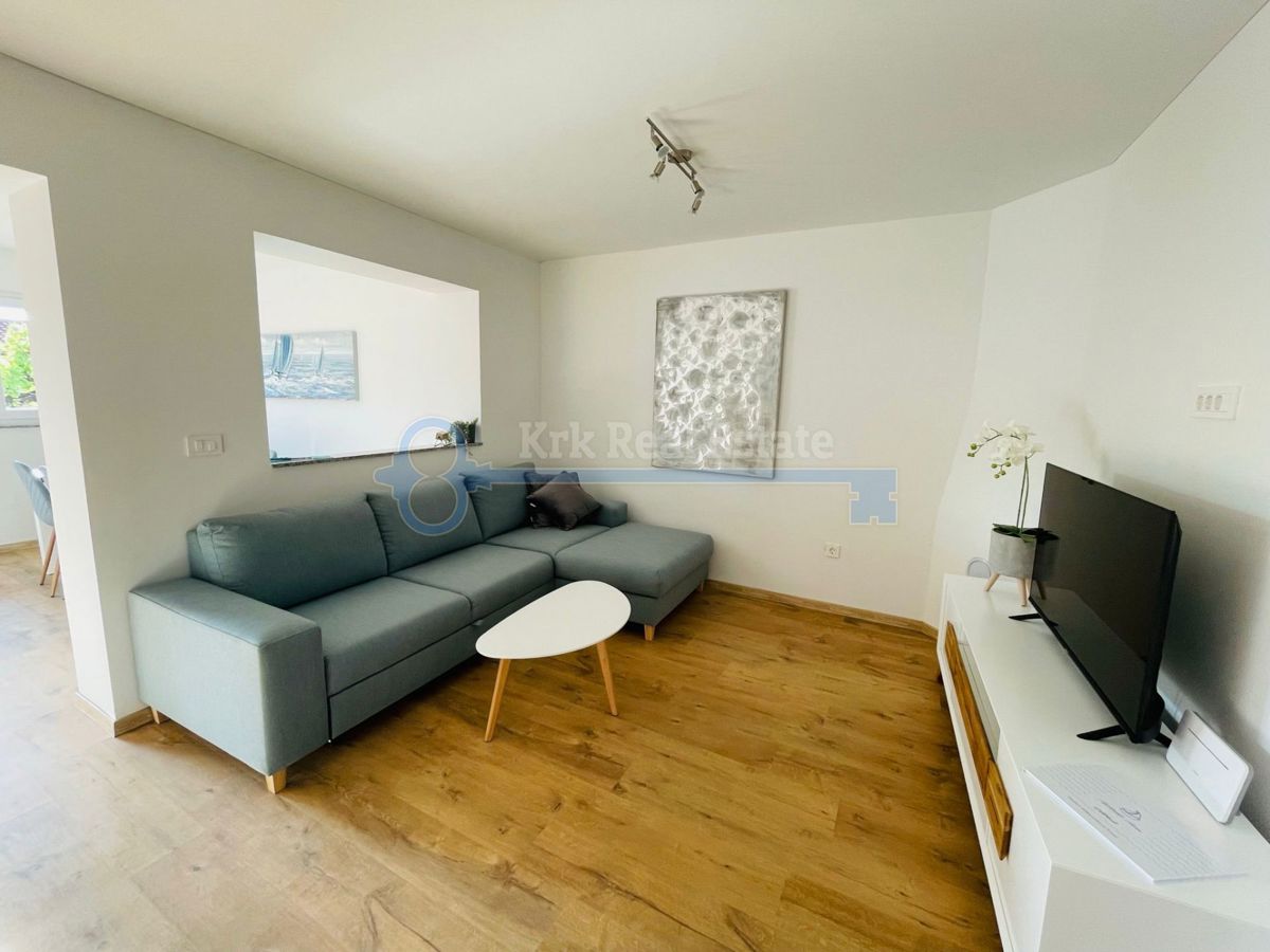 ODLIČNA PRILOŽNOST! PUNAT - RENOVIRANA HIŠA Z DVEMA APARTMAJEMA