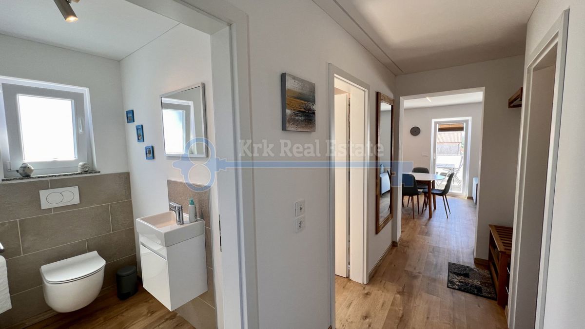 ODLIČNA PRILOŽNOST! PUNAT - RENOVIRANA HIŠA Z DVEMA APARTMAJEMA