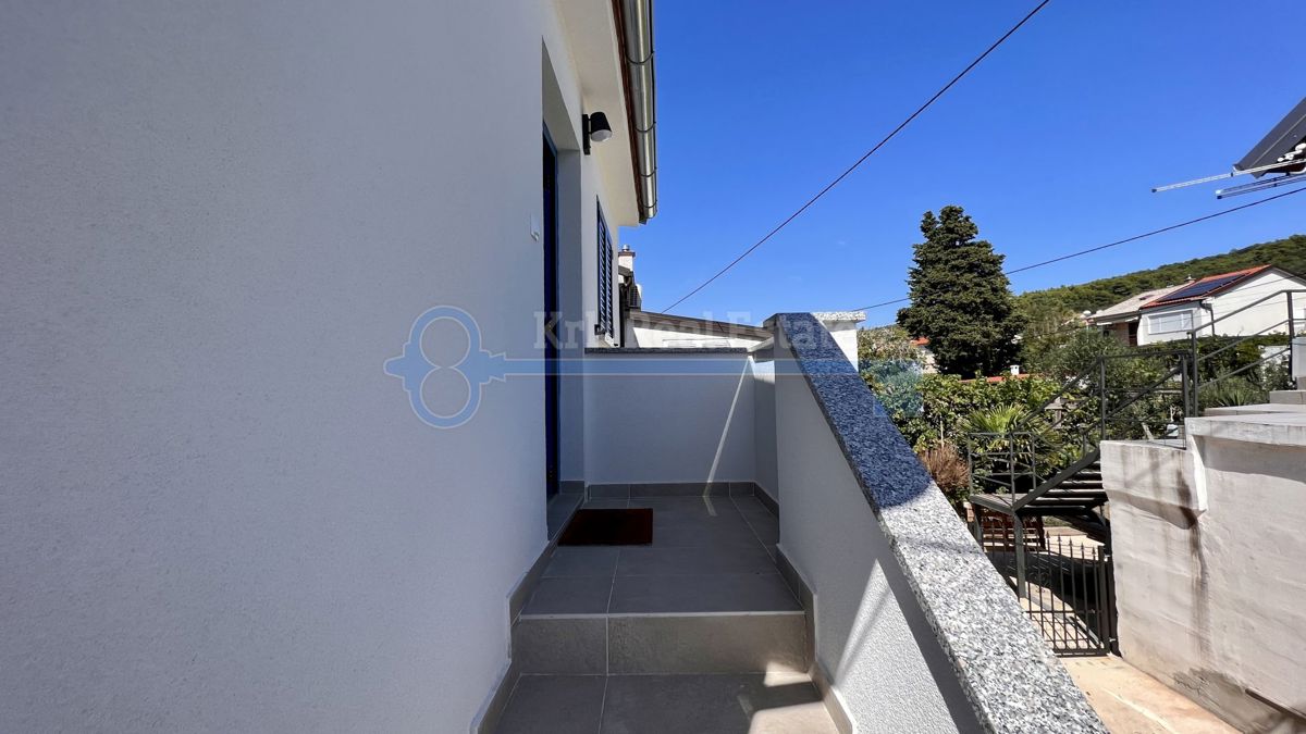 ODLIČNA PRILOŽNOST! PUNAT - RENOVIRANA HIŠA Z DVEMA APARTMAJEMA