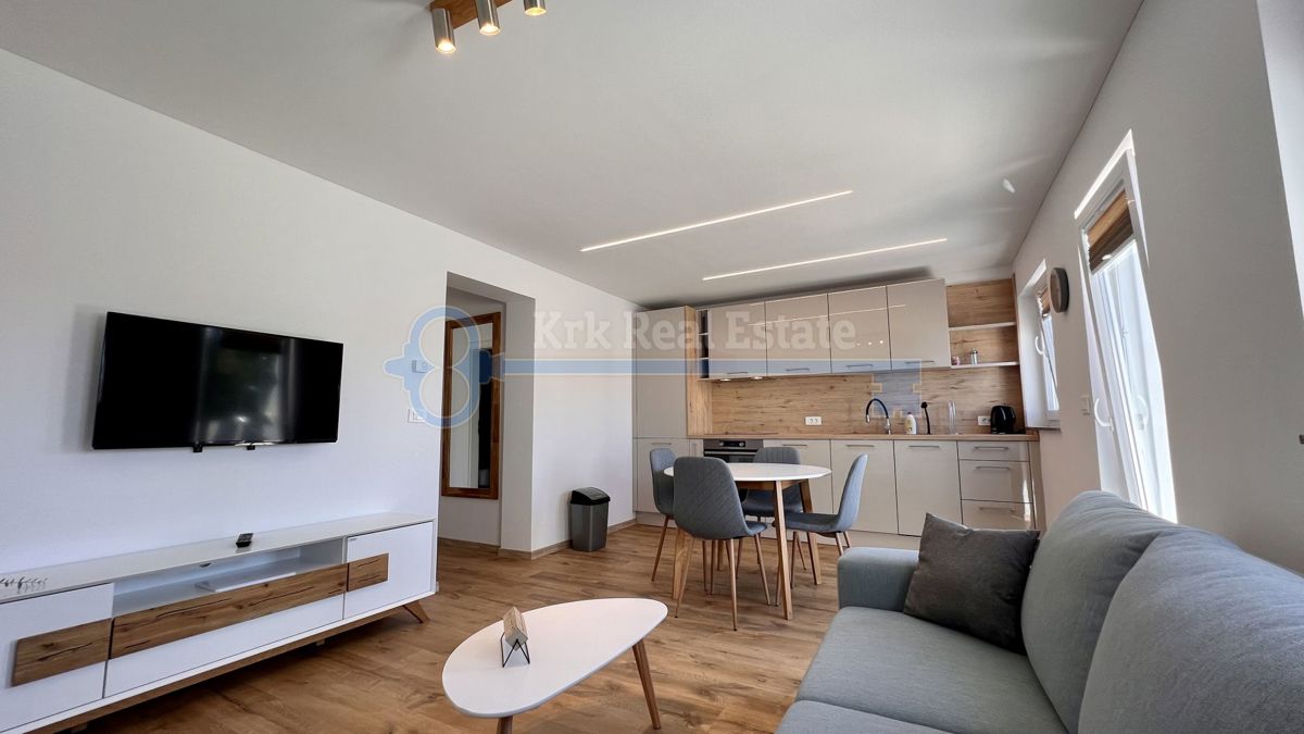 ODLIČNA PRILOŽNOST! PUNAT - RENOVIRANA HIŠA Z DVEMA APARTMAJEMA