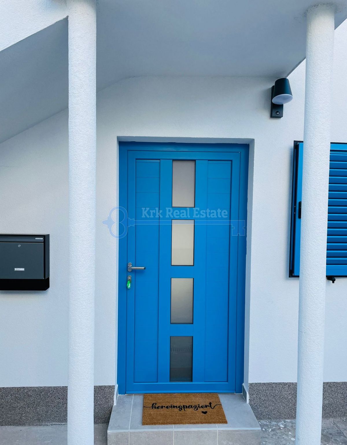 ODLIČNA PRILOŽNOST! PUNAT - RENOVIRANA HIŠA Z DVEMA APARTMAJEMA