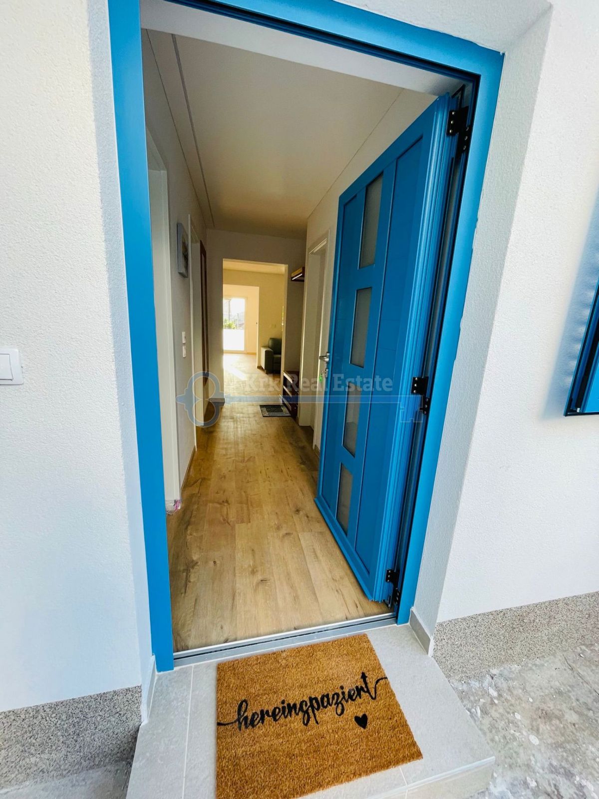 ODLIČNA PRILOŽNOST! PUNAT - RENOVIRANA HIŠA Z DVEMA APARTMAJEMA