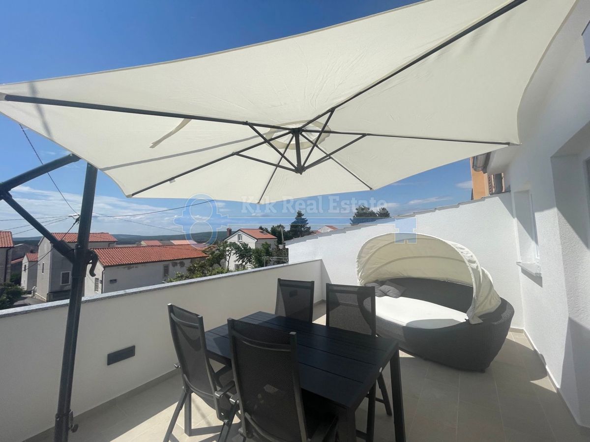 ODLIČNA PRILOŽNOST! PUNAT - RENOVIRANA HIŠA Z DVEMA APARTMAJEMA