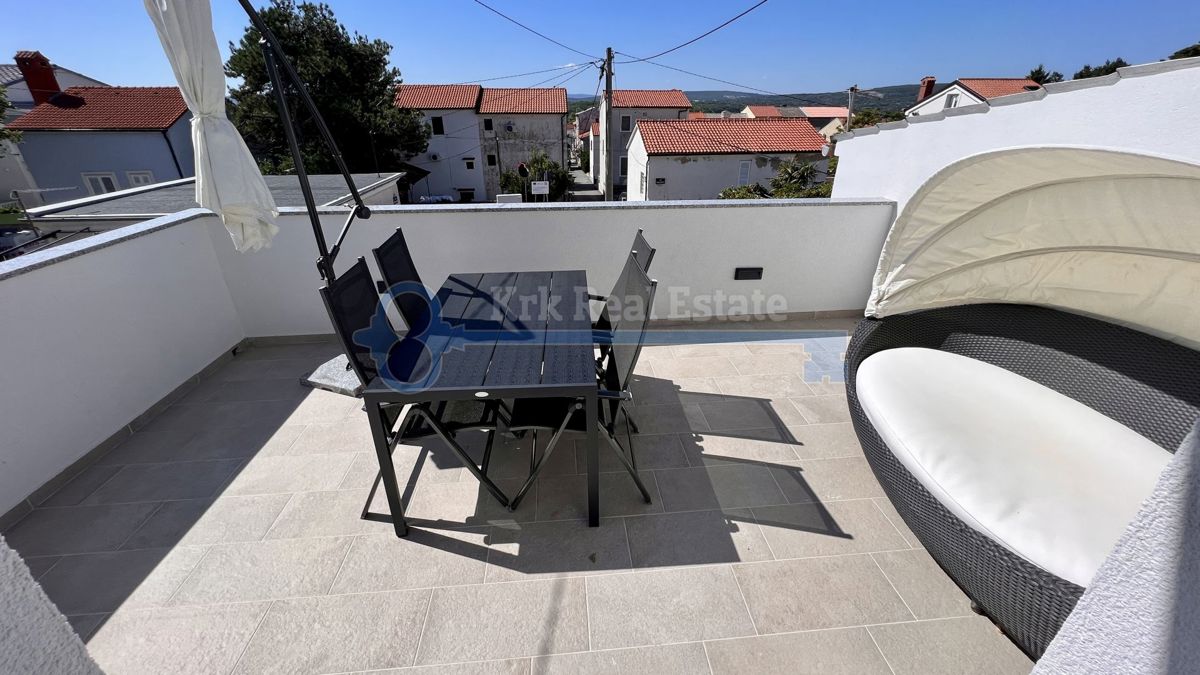 ODLIČNA PRILOŽNOST! PUNAT - RENOVIRANA HIŠA Z DVEMA APARTMAJEMA