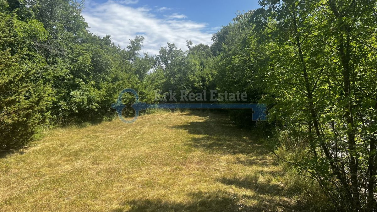 Zemljišče Kras, Dobrinj, 1.072m2