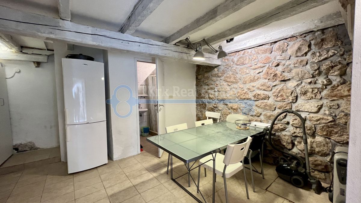 AKCIJA! ZNIŽANA CENA! PUNAT - KAMNITA HIŠA V STAREM JEDRU