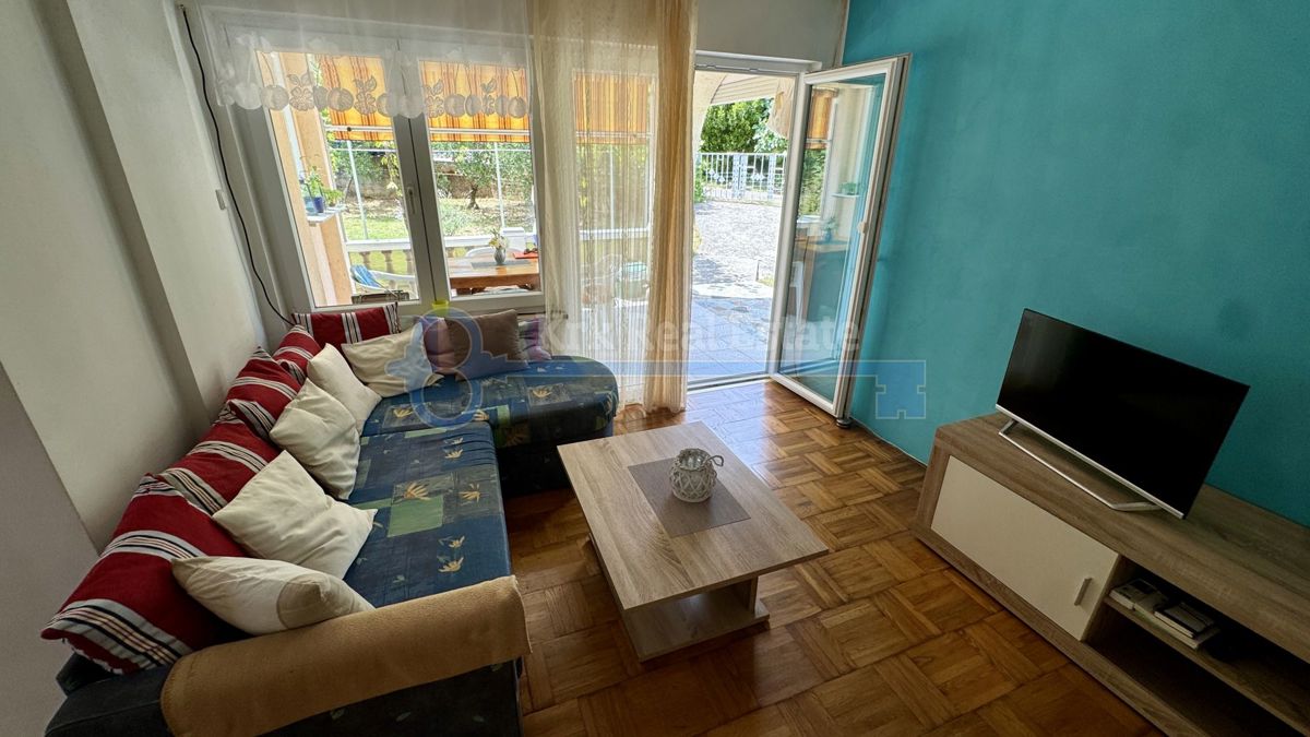 SVETI VID DOBRINJSKI-SAMOSTOJNA HIŠA Z LEPIM VRTOM