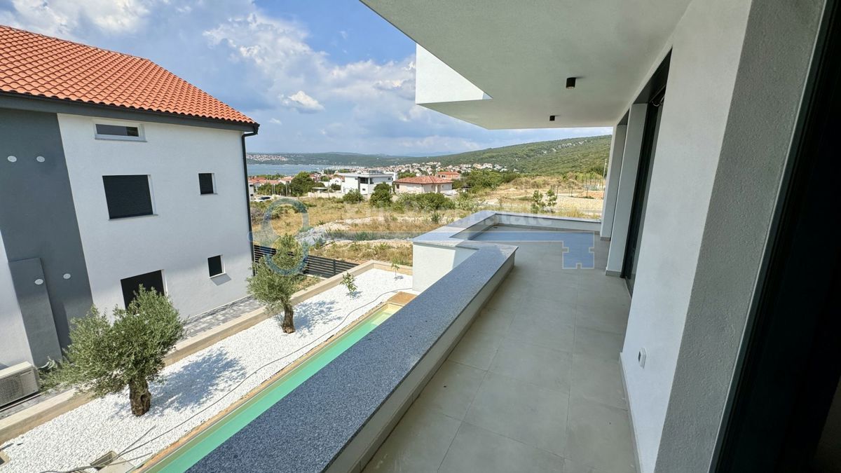 PUNAT - DVOJNA HIŠA Z BAZENOM IN GARAŽO