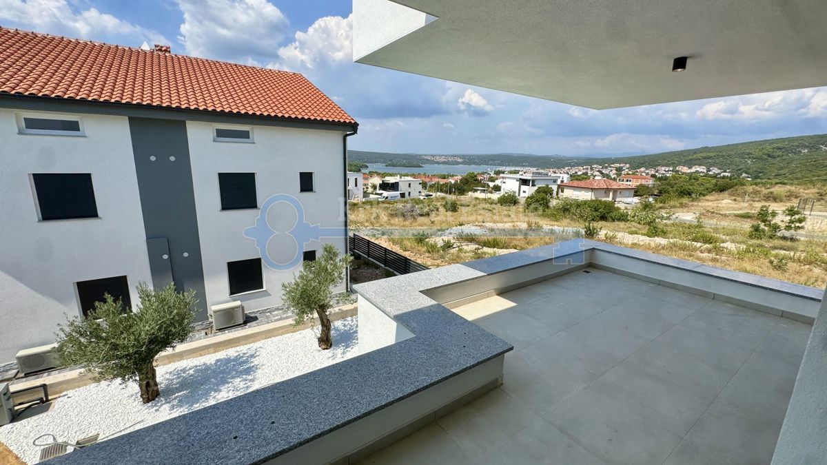 PUNAT - DVOJNA HIŠA Z BAZENOM IN GARAŽO