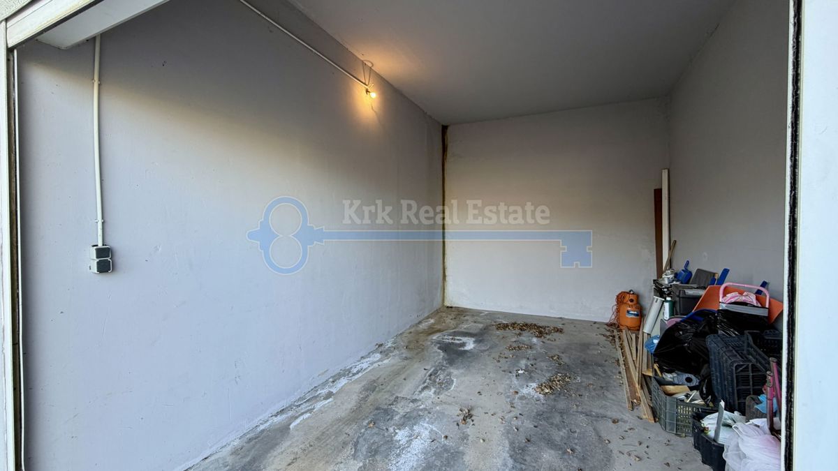 VRBNIK - APARTMA S POGLEDOM NA MORJE