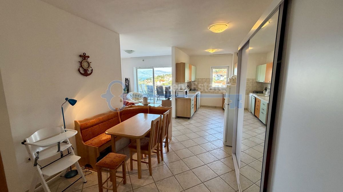 VRBNIK - APARTMA S POGLEDOM NA MORJE