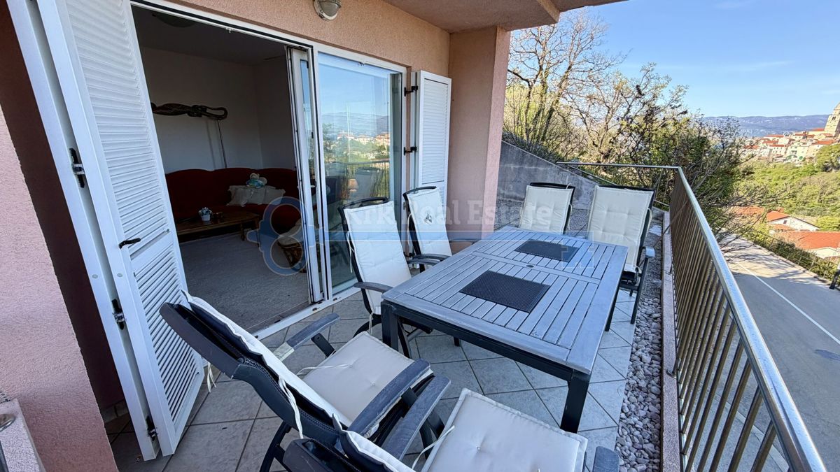 VRBNIK - APARTMA S POGLEDOM NA MORJE