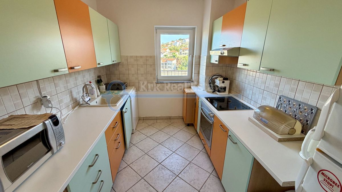 VRBNIK - APARTMA S POGLEDOM NA MORJE